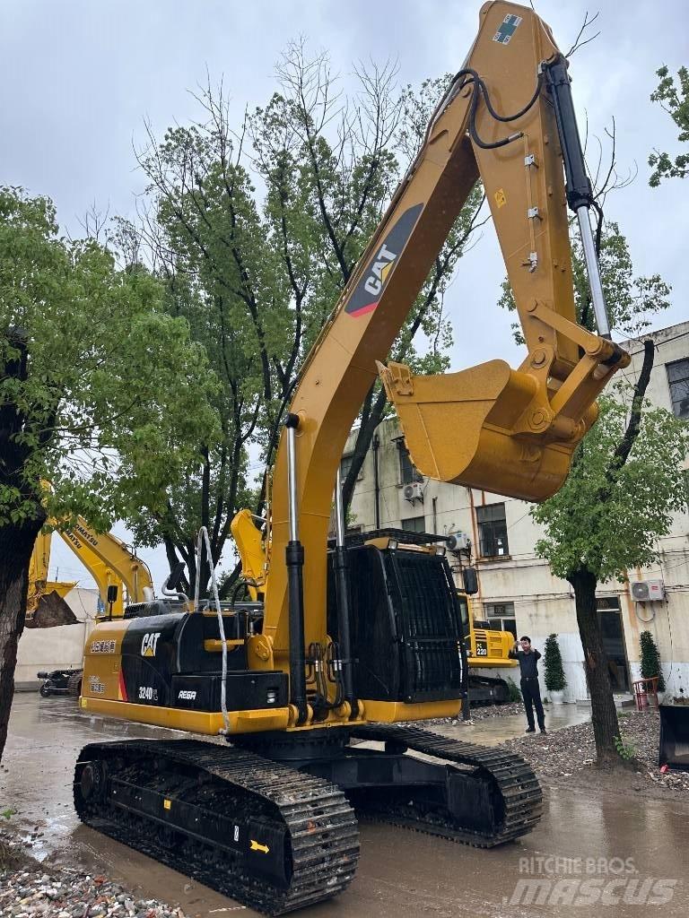 CAT CAT324D Малые экскаваторы 7т-12т