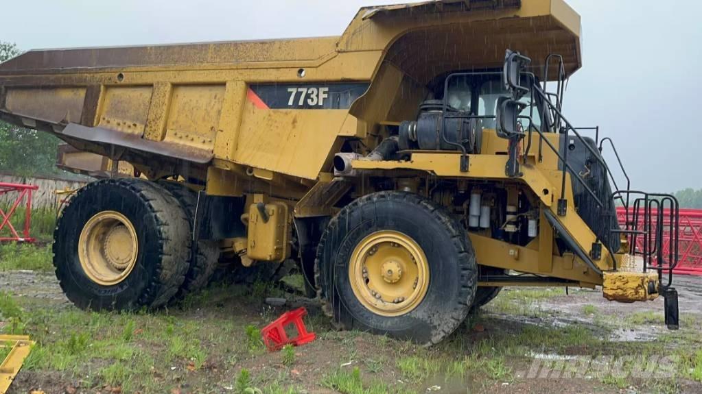 CAT 773 F Шарнирно-сочленённые самосвалы
