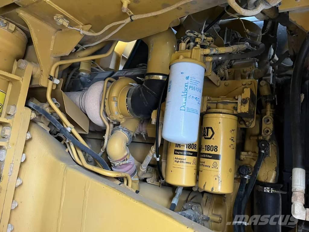 CAT 773 F Шарнирно-сочленённые самосвалы