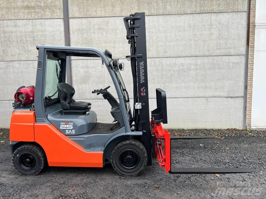 Toyota 02-8 FGF 25 Газовые погрузчики