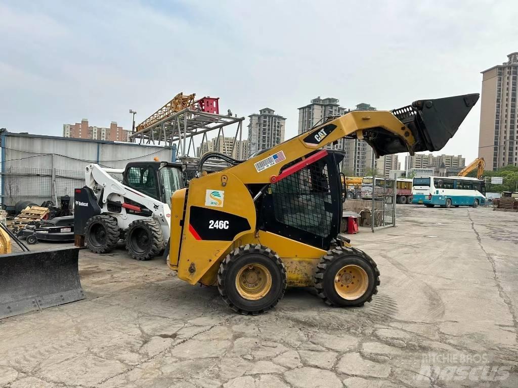CAT 246 C Мини-погрузчики