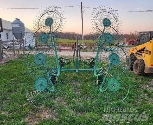 John Deere 702 Грабли-ворошилки