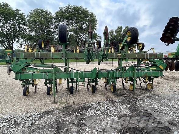 John Deere 845 Гребнеобразователи