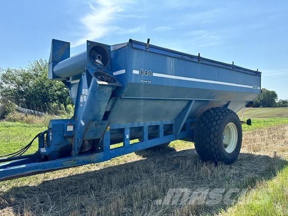 Kinze 840 Прицепы перегрузчики зерна