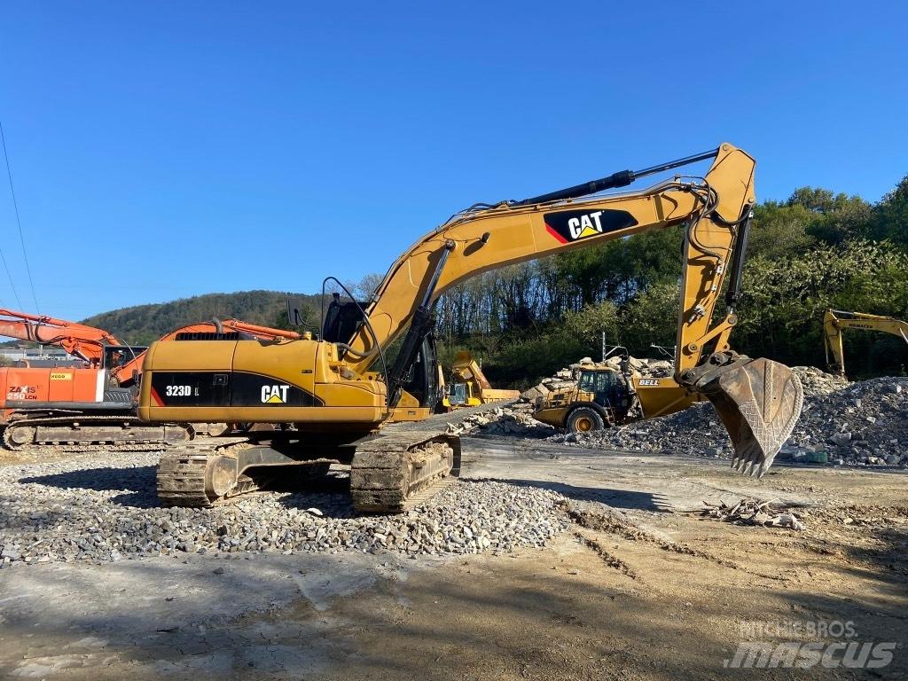 CAT 323 D Гусеничные экскаваторы