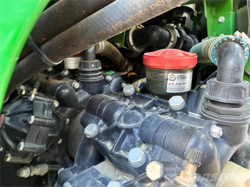 John Deere R952i Прицепные опрыскиватели