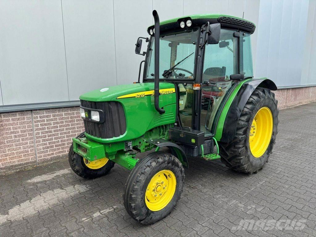 John Deere 5215 Легковые автомобили