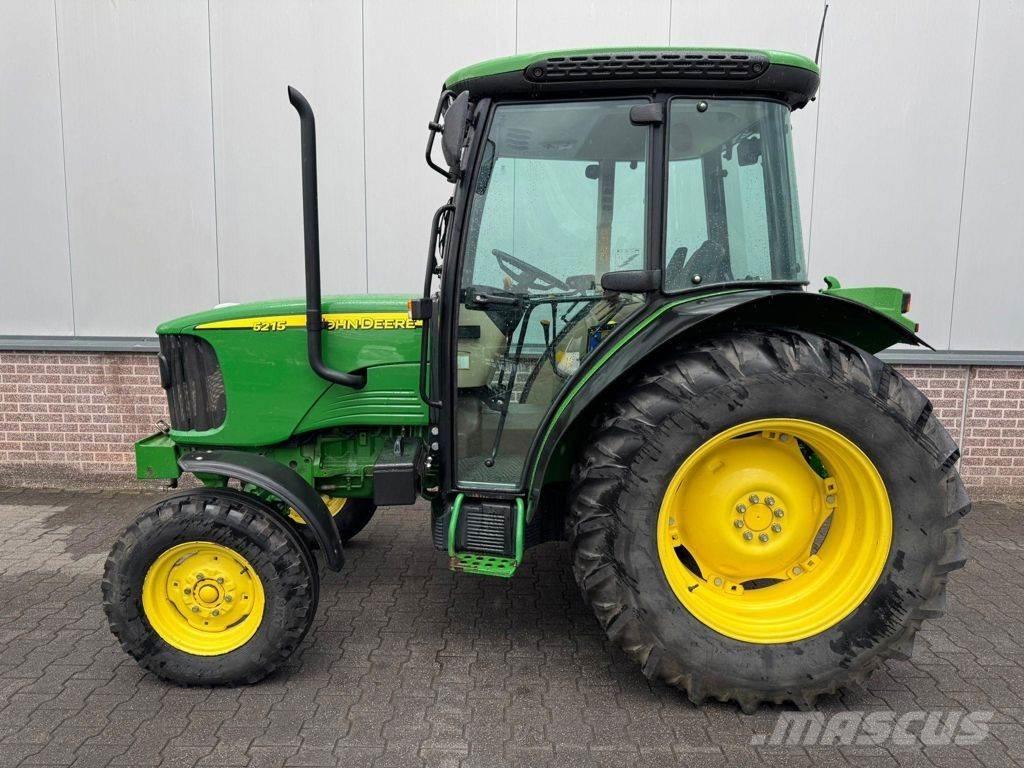John Deere 5215 Легковые автомобили