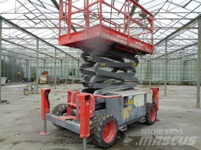 SkyJack SJ 6832 RT Ножничные подъемники