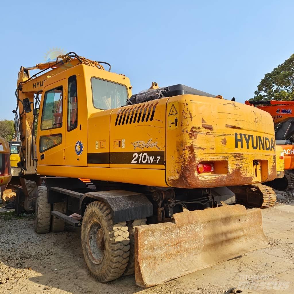 Hyundai R210W-7 Колёсные экскаваторы