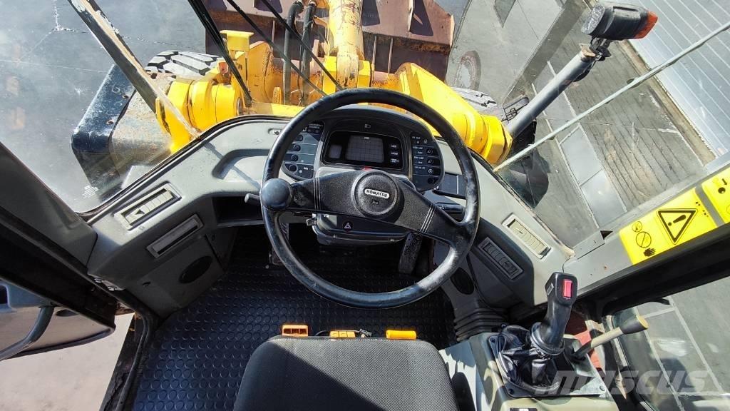 Komatsu WA 270-3 Фронтальные погрузчики