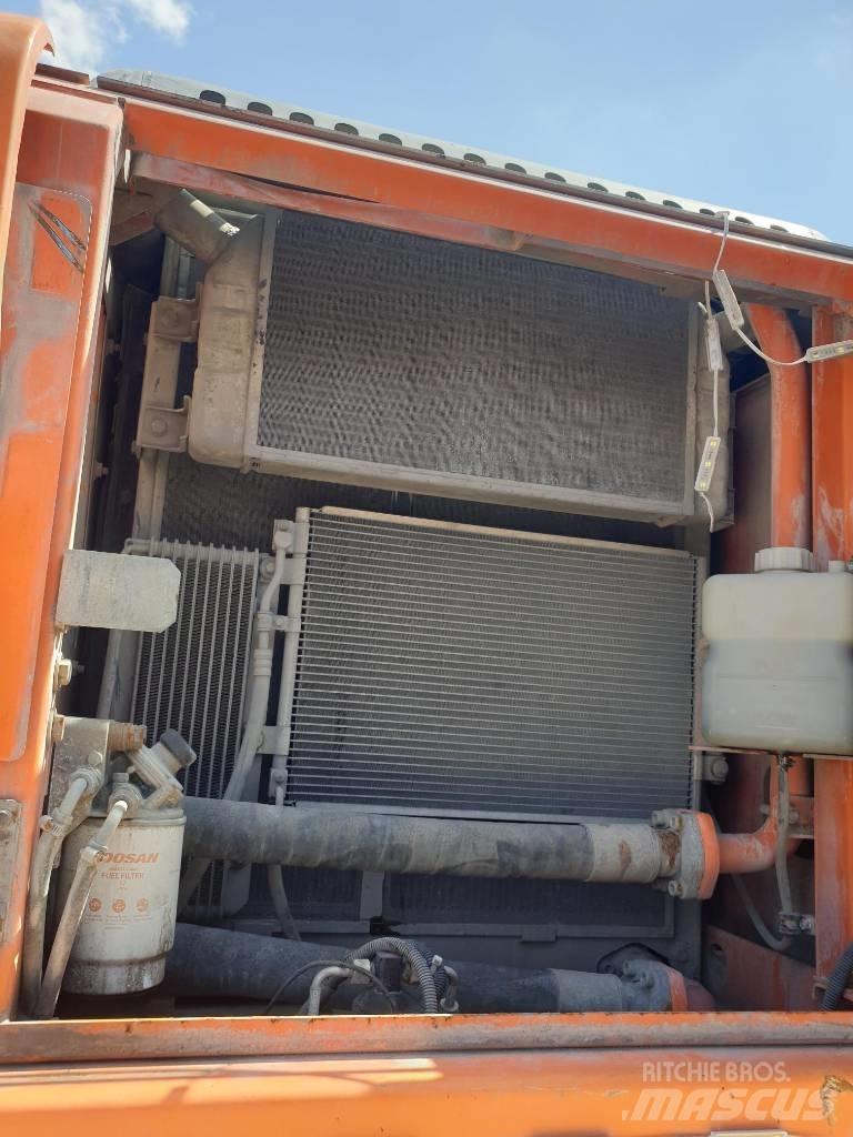 Doosan DX210WA Колёсные экскаваторы
