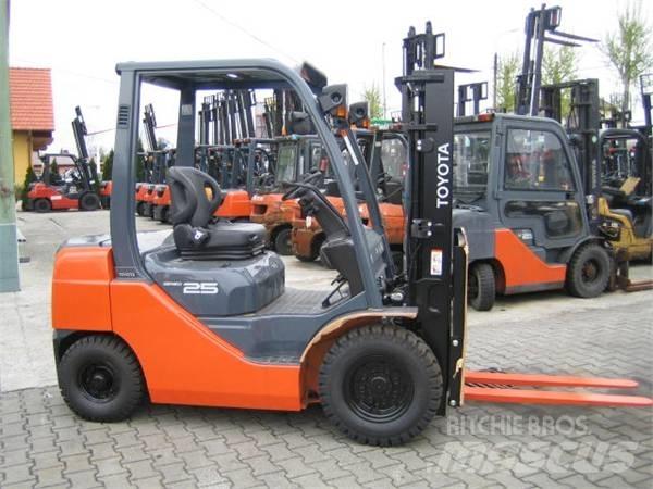 Toyota 02-8FG25 Газовые погрузчики