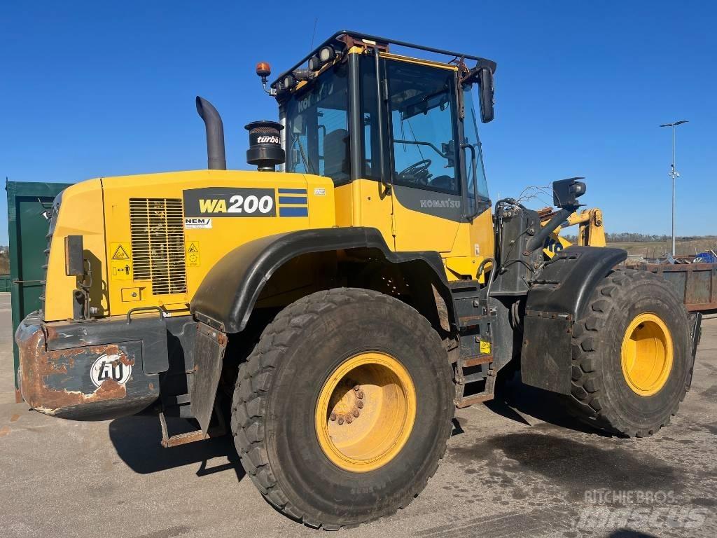 Komatsu WA 200-7 Гусеничные экскаваторы