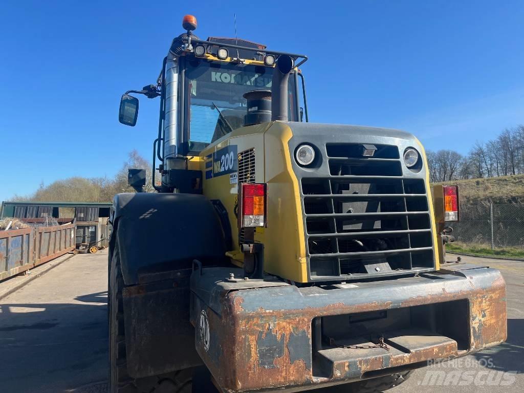 Komatsu WA 200-7 Гусеничные экскаваторы