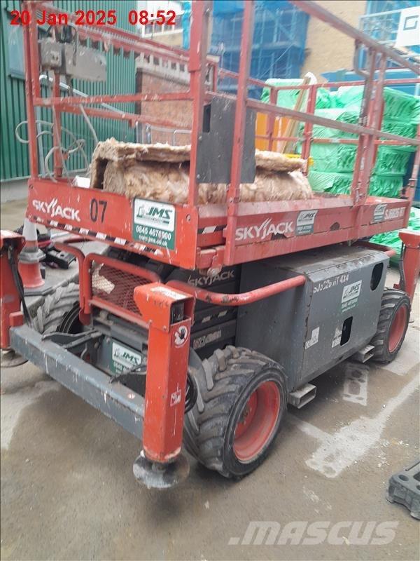 SkyJack 6832 RT Ножничные подъемники