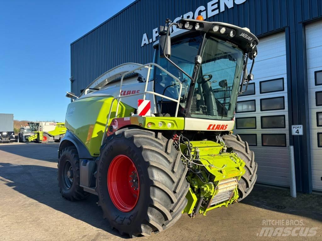 CLAAS Jaguar 960 4WD Самоходные кормоуборочные комбайны