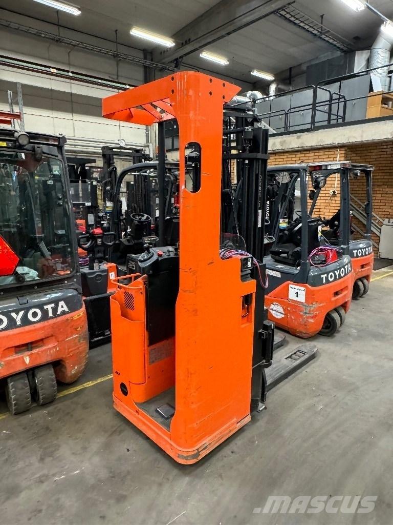 Toyota SSE135L Самоходные электроштабелёры