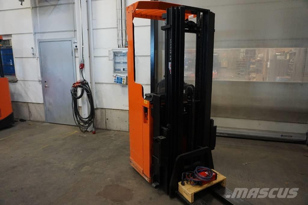 Toyota SSE135L Самоходные электроштабелёры