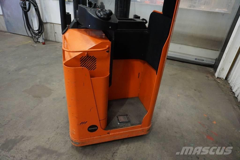 Toyota SSE135L Самоходные электроштабелёры