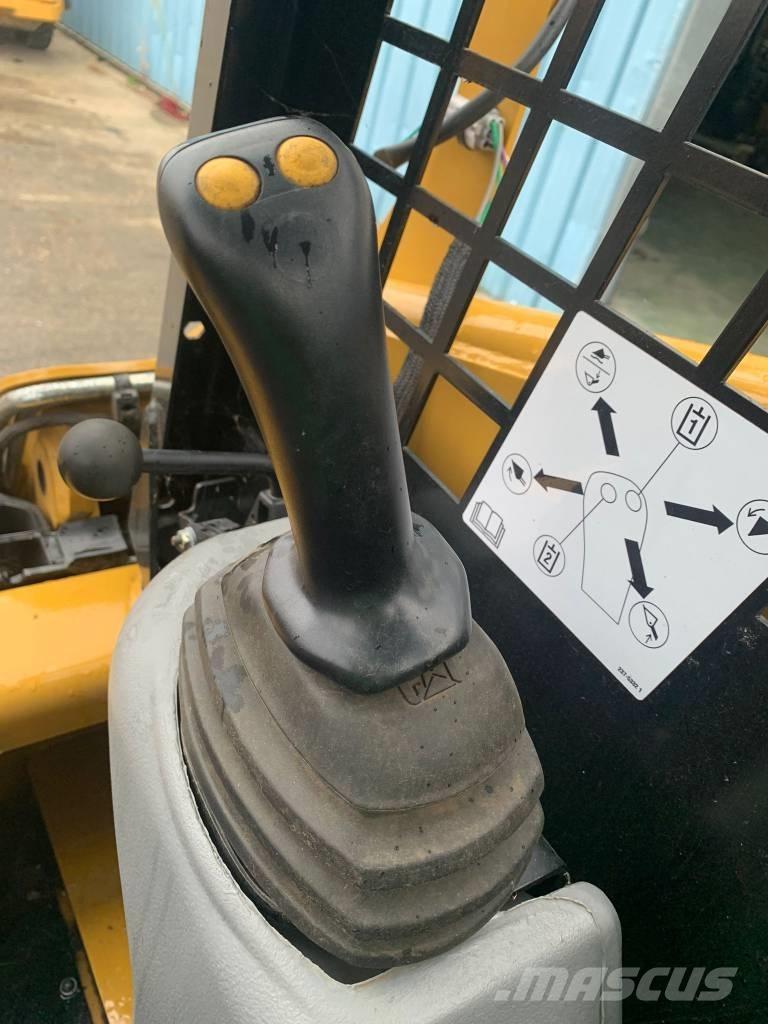 CAT 216 B 3 Малые погрузчики