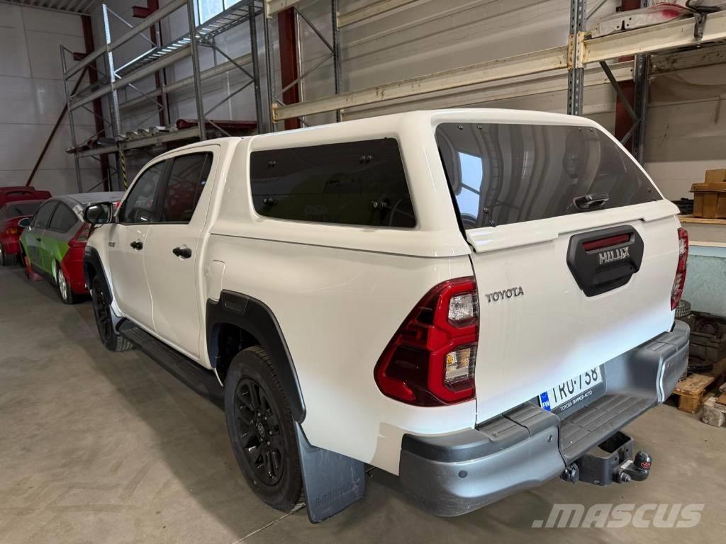 Toyota Hilux 2.8D Изотермический фургон
