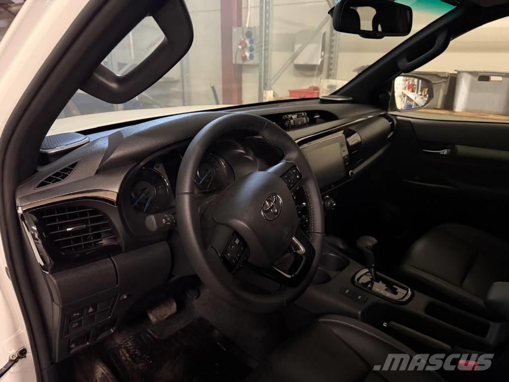 Toyota Hilux 2.8D Изотермический фургон