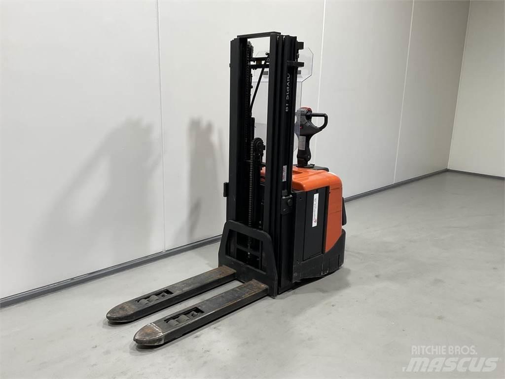 BT SPE125L Самоходные электроштабелёры
