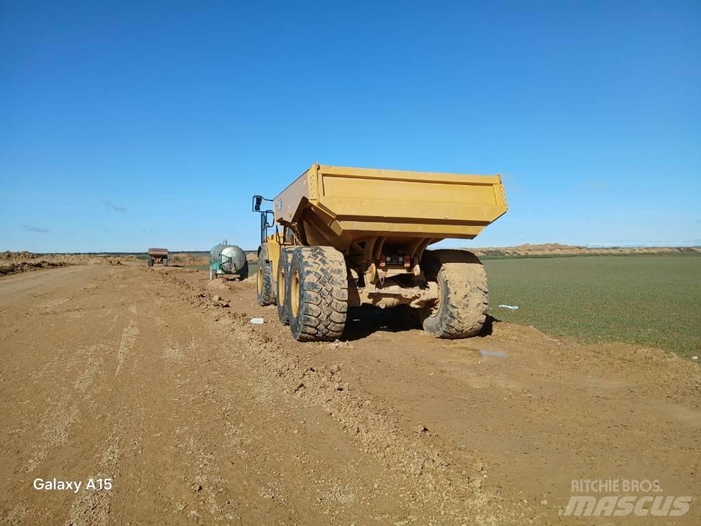 CAT 745 Шарнирно-сочленённые самосвалы