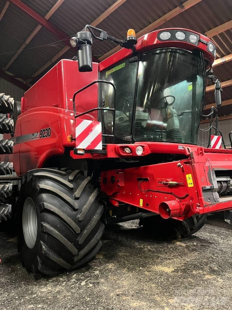 Case IH 9230 Зерноуборочные комбайны