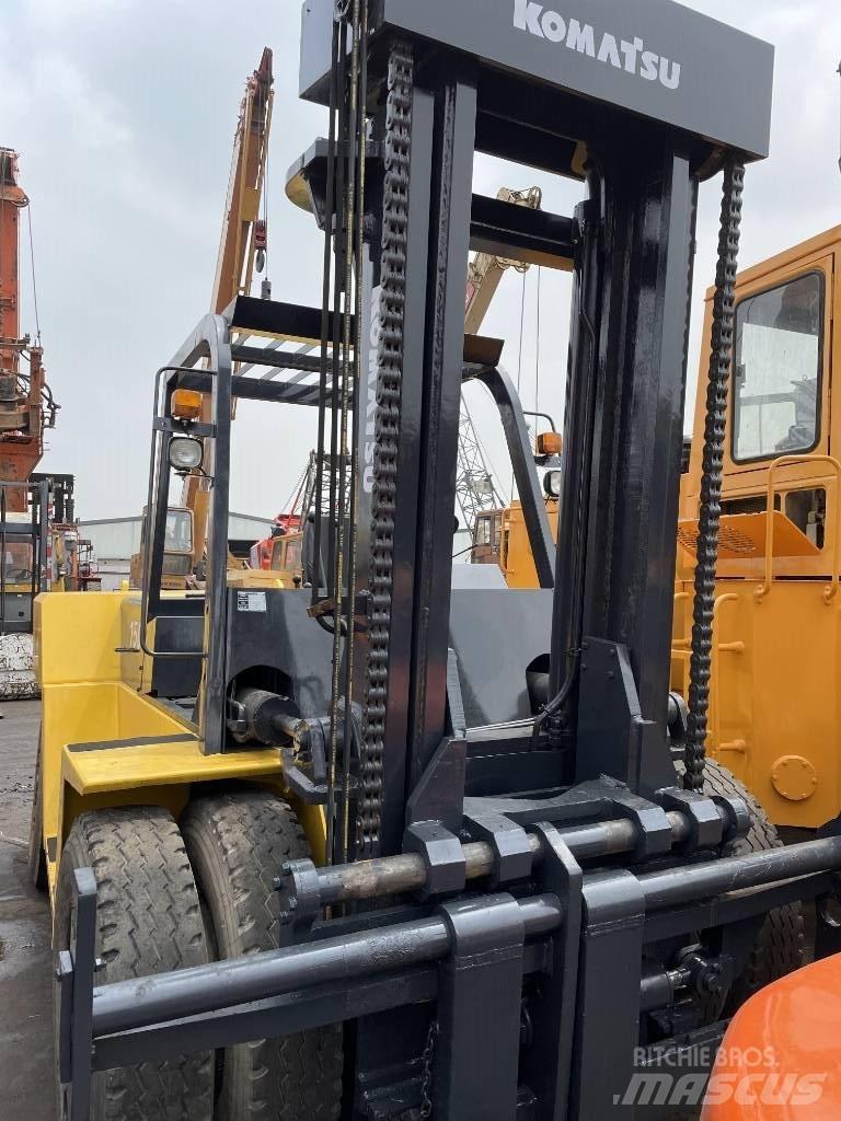 Komatsu 15 Ton Дизельные погрузчики