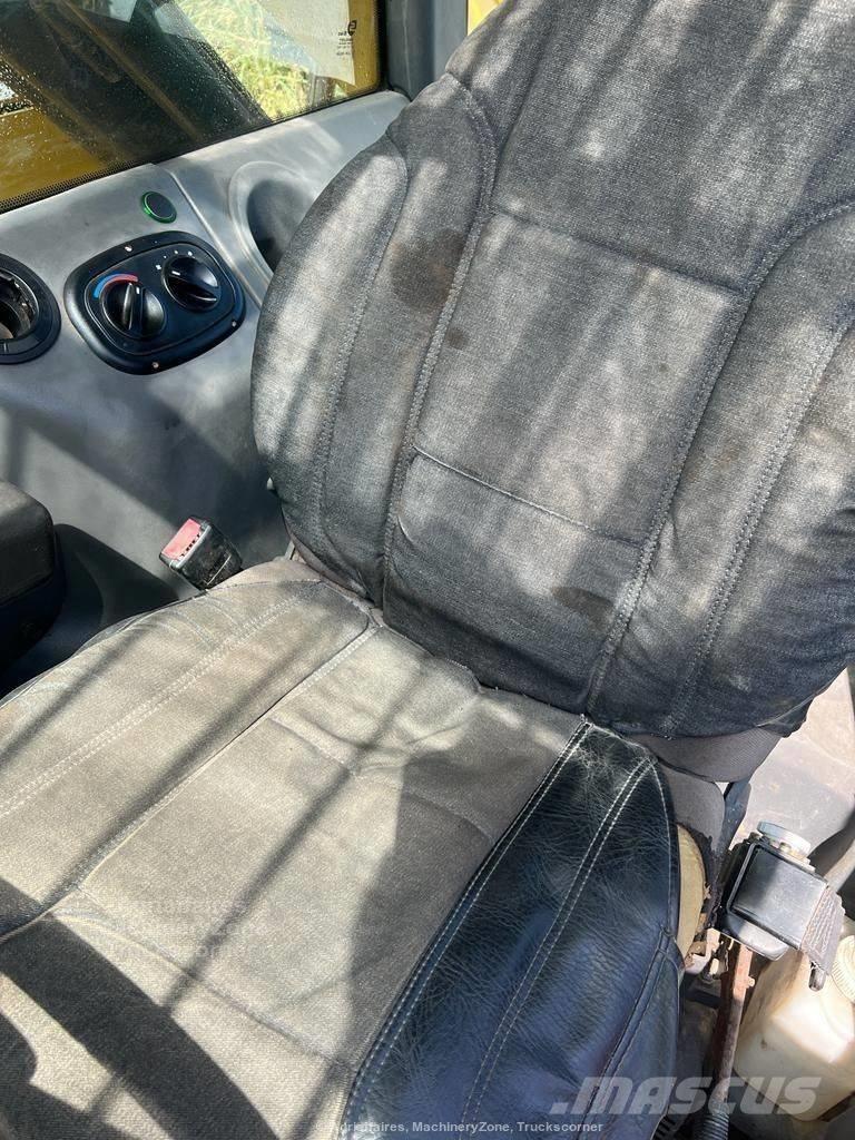 New Holland LM 1445 Телескопические погрузчики