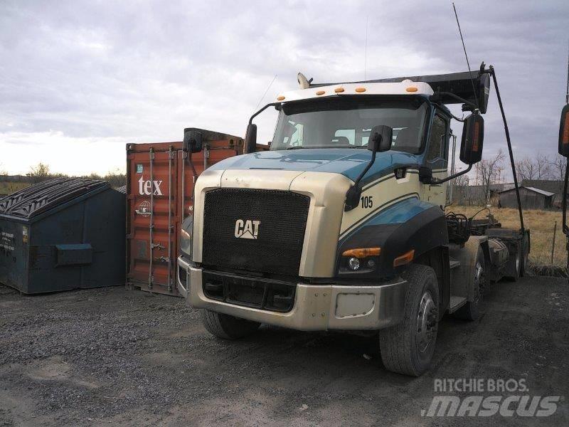 CAT CT 660 Контейнеровозы
