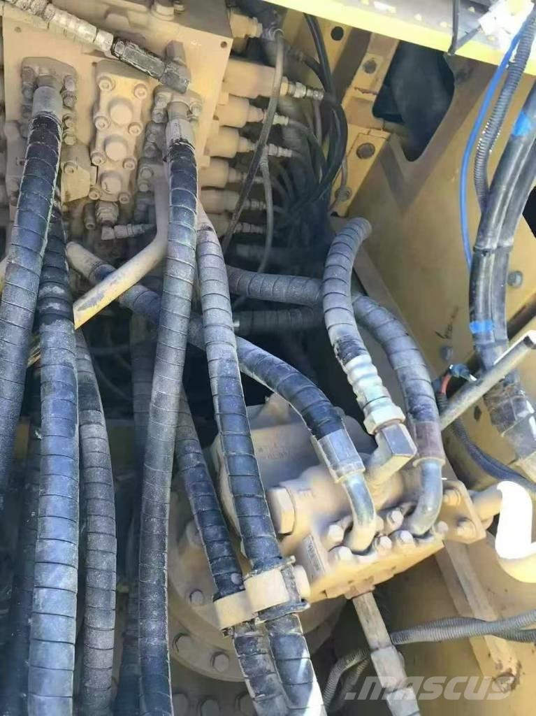 Komatsu PC 210 Гусеничные экскаваторы