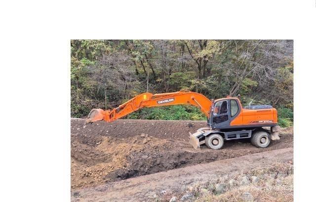 Doosan DX210WA Колёсные экскаваторы