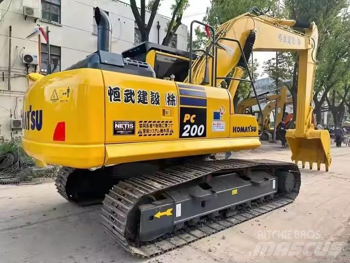 Komatsu PC200 Гусеничные экскаваторы