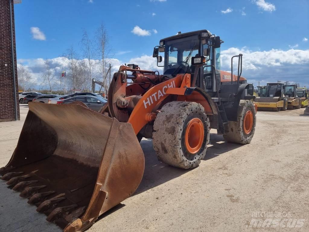 Hitachi ZW 220 Фронтальные погрузчики