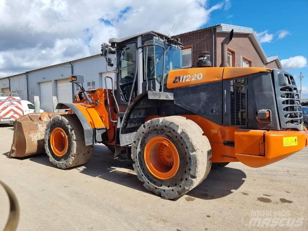 Hitachi ZW 220 Фронтальные погрузчики