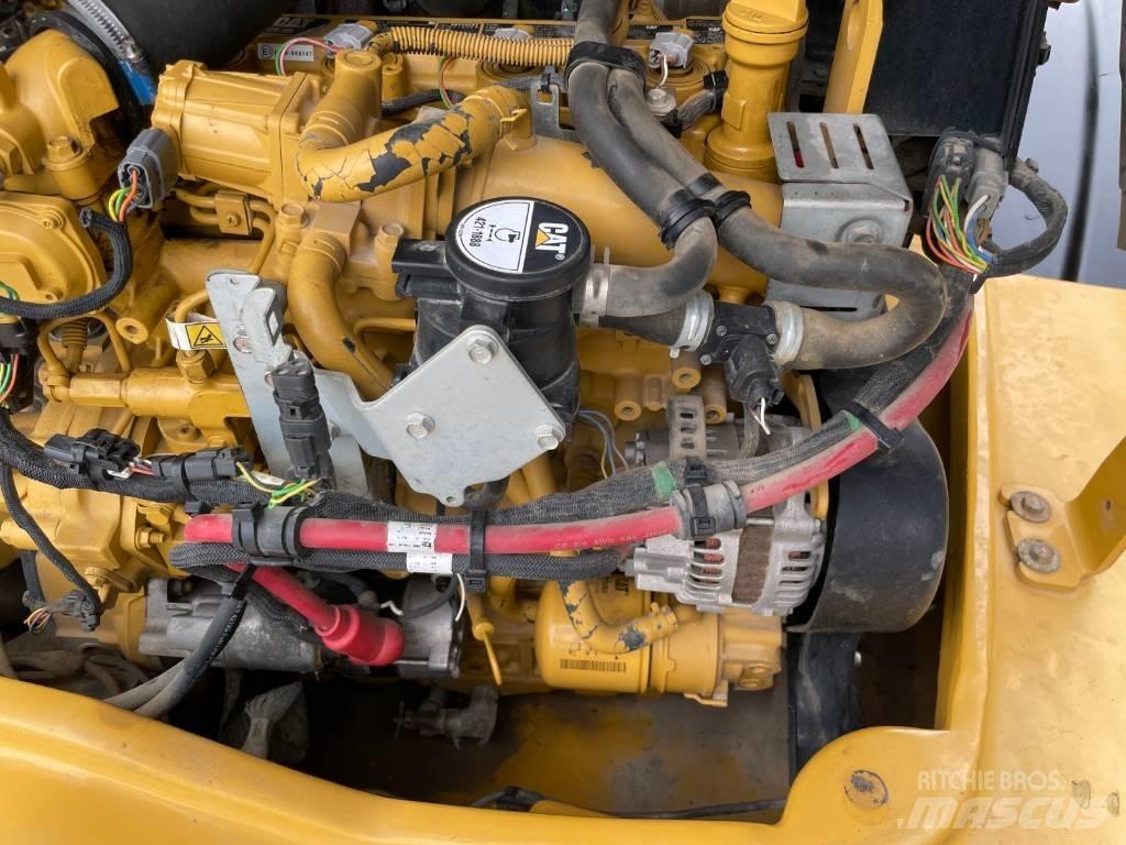 CAT 908M Фронтальные погрузчики