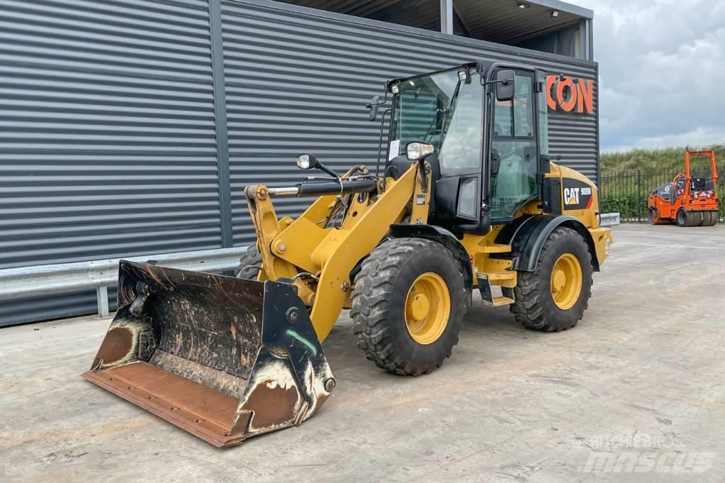CAT 908M Фронтальные погрузчики
