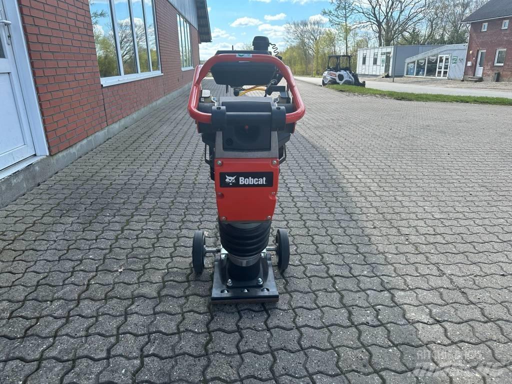 Bobcat R68 Трамбовщики