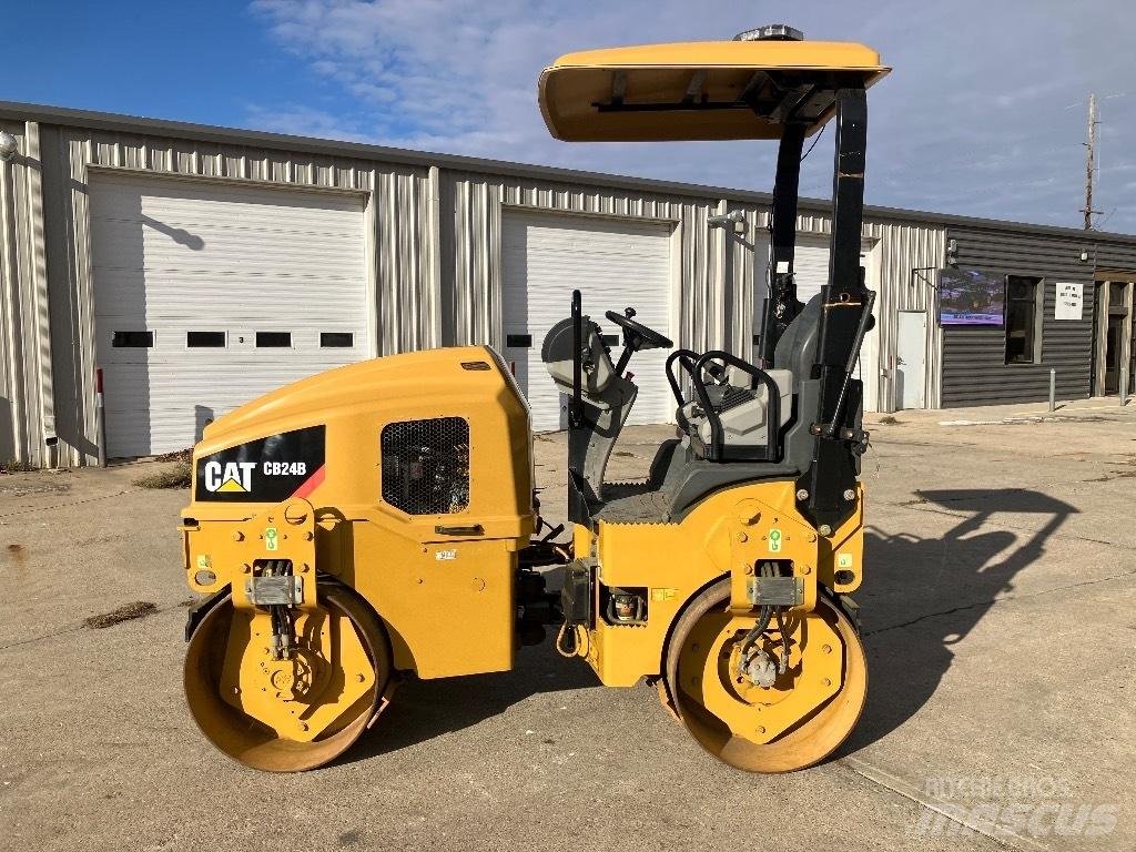 CAT CB 24 B Катки тротуарные
