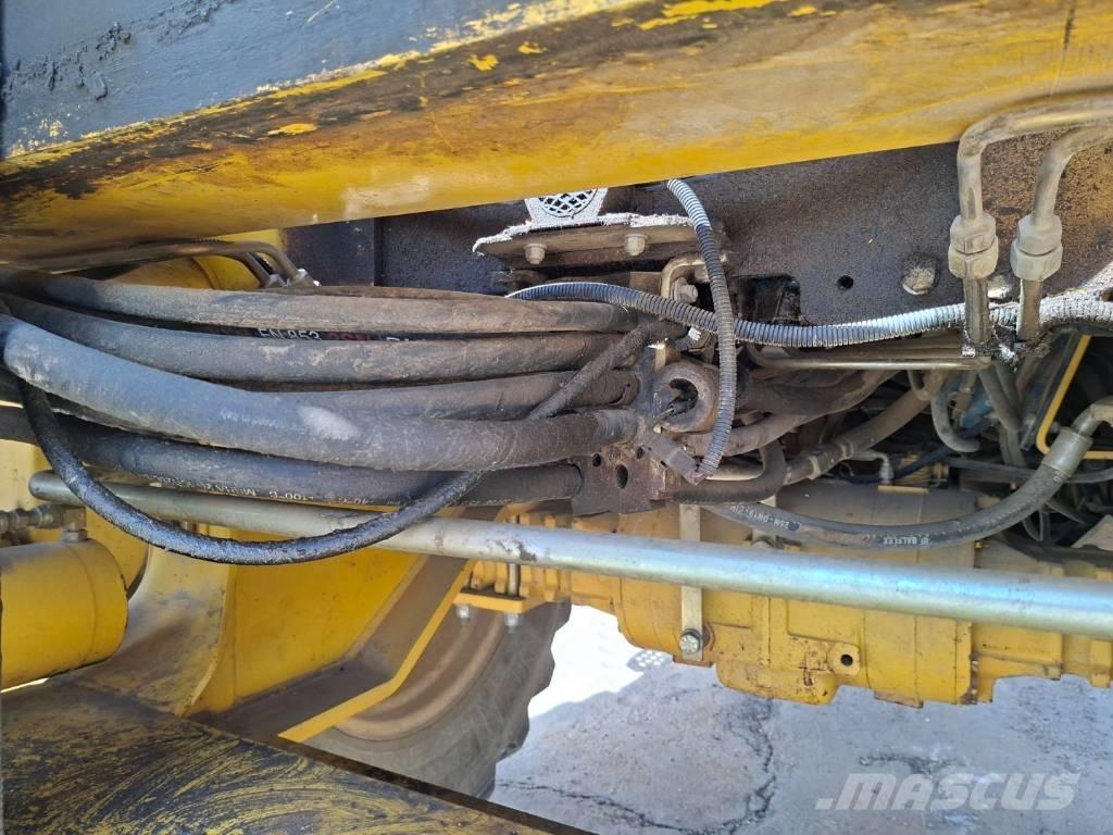 Komatsu WB 91 R Экскаваторы-погрузчики