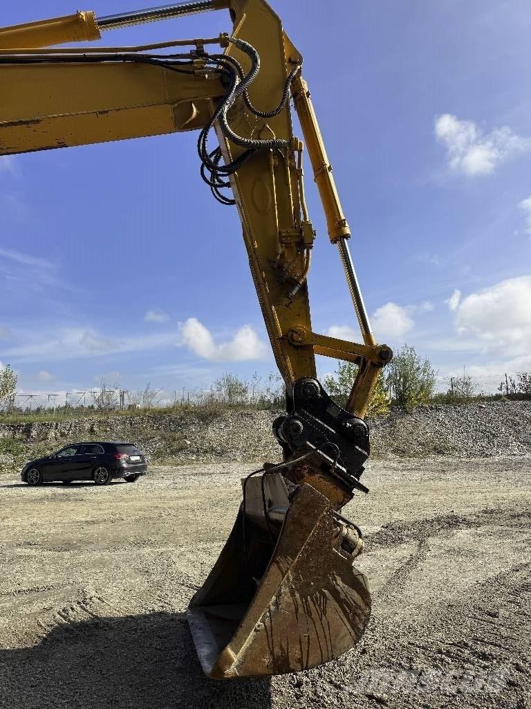 Komatsu PC 228 US-3 Гусеничные экскаваторы