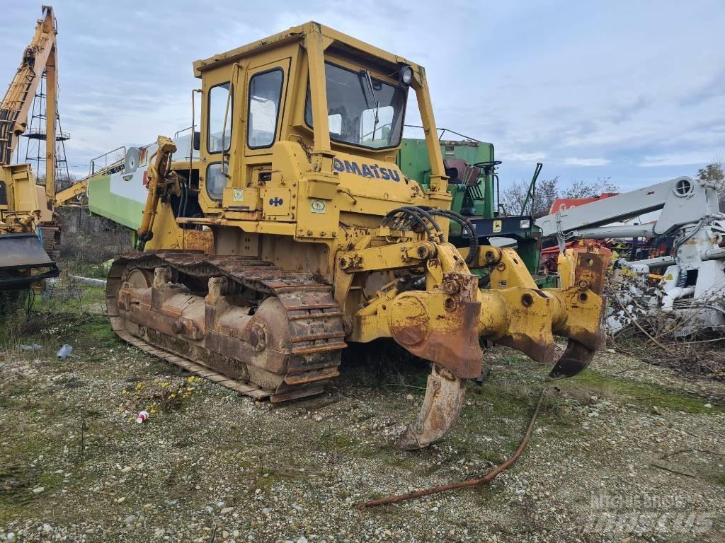 Komatsu D 85-18 Гусеничные бульдозеры