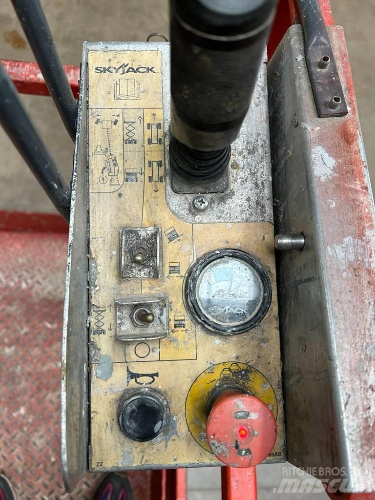 SkyJack SJ III 4632 Ножничные подъемники
