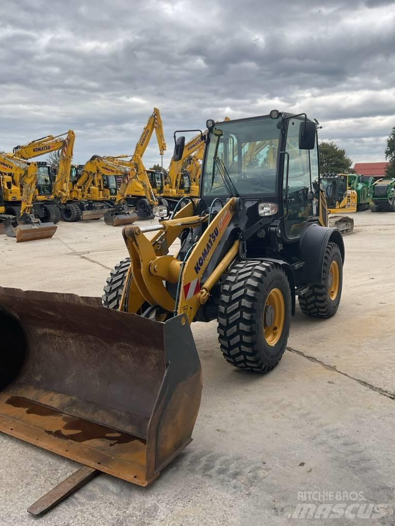 Komatsu WA80M-8 Малые погрузчики