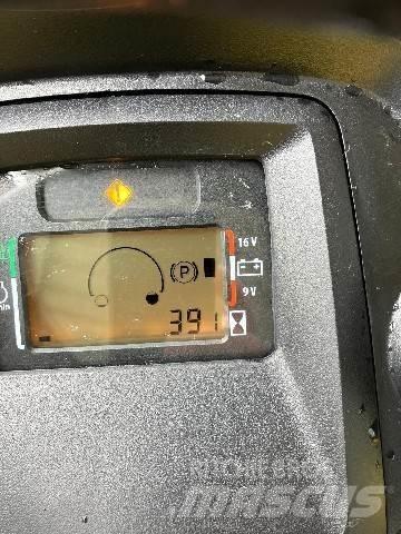 John Deere X590 Самоходные газонокосилки