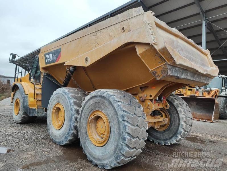 CAT 740GC Шарнирно-сочленённые самосвалы