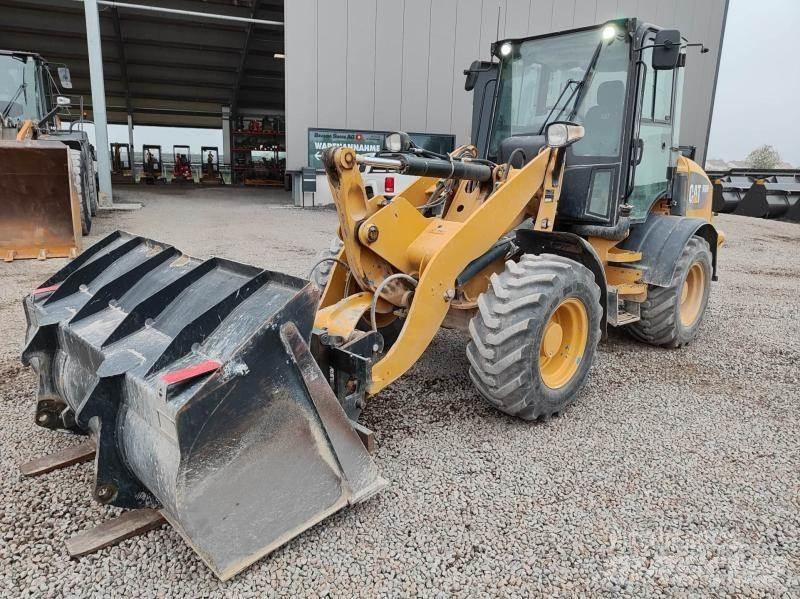 CAT 908 Фронтальные погрузчики
